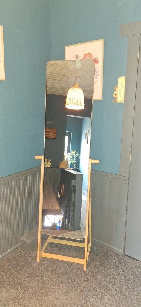 Miroir en bambou sur pied, Enlèvement