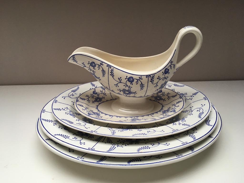 Service Nimy Saxe bleu & blanc - Plats et saucière, Enlèvement