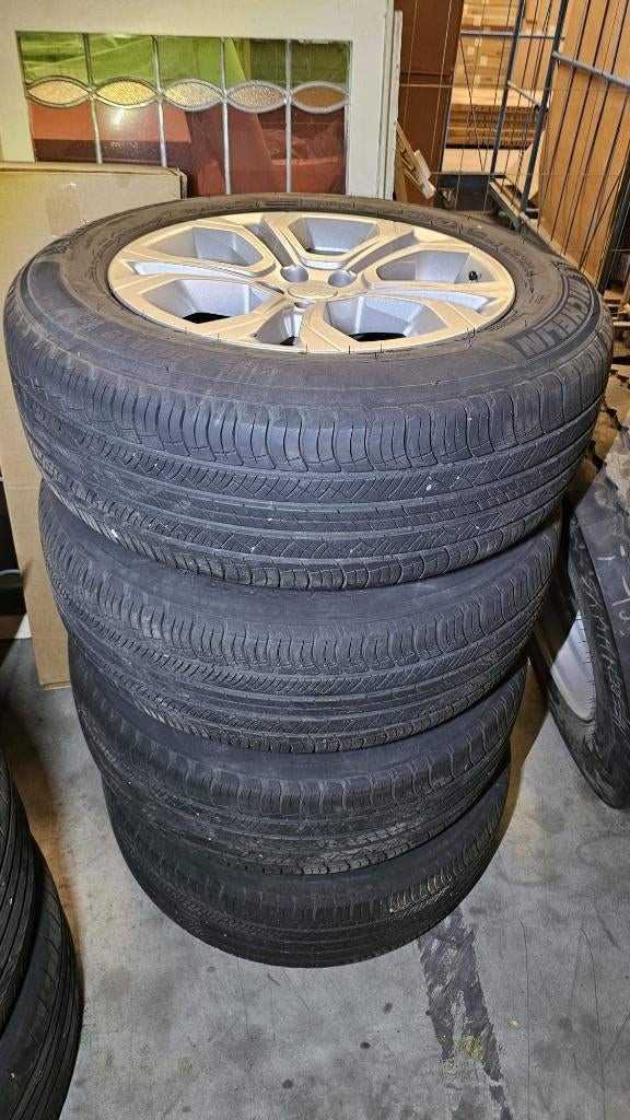 jantes Landrover Discovery Sport 235 60 18  MICHELIN, Autos : Pièces & Accessoires, Neuf, Pneus et Jantes, Pneus été, 18 pouces