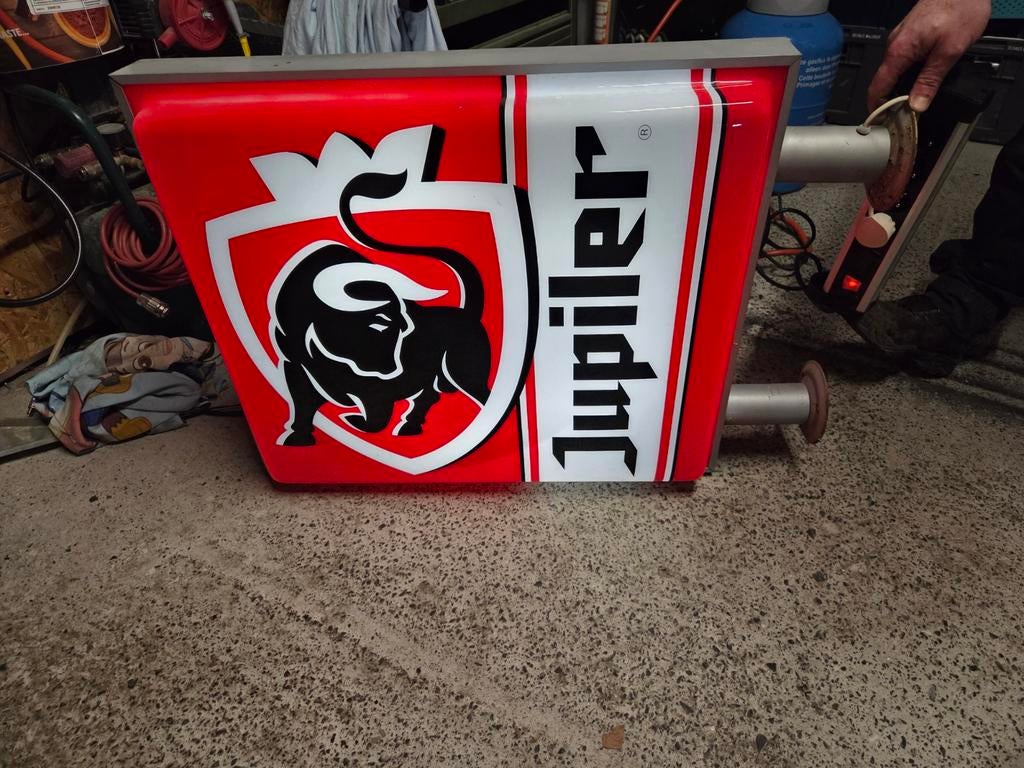 Jupiler licht reclame, Enlèvement