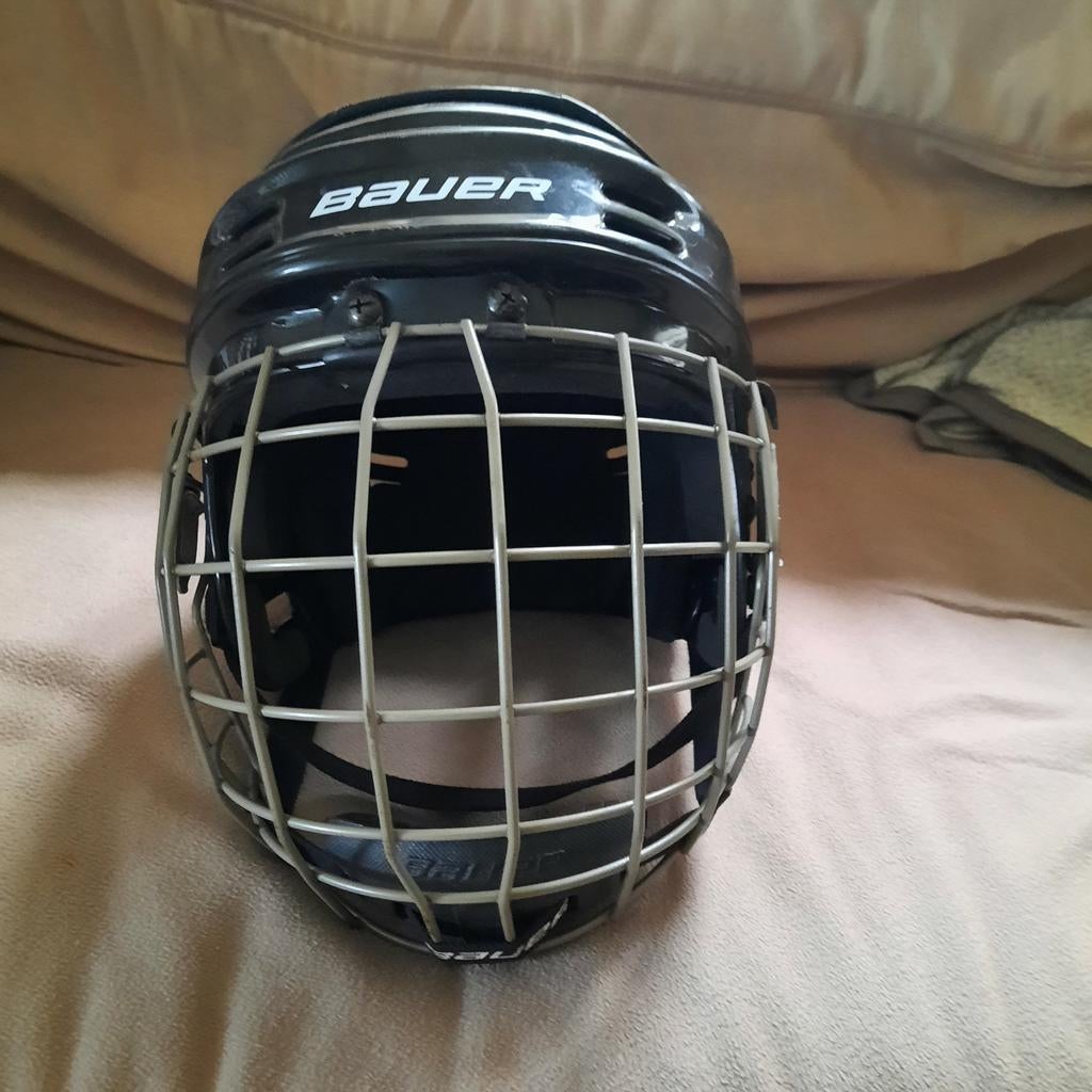 Ijshockey helm , zie foto's . Voor volwassene ., Sport en Fitness, IJshockey, Ophalen of Verzenden, Gebruikt, Bescherming
