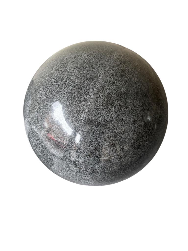 Graniet natuursteen bol, Ophalen, Zo goed als nieuw