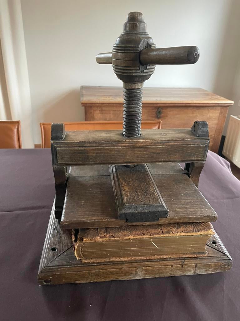 Oude eiken boekenpers, Antiek en Kunst, Ophalen