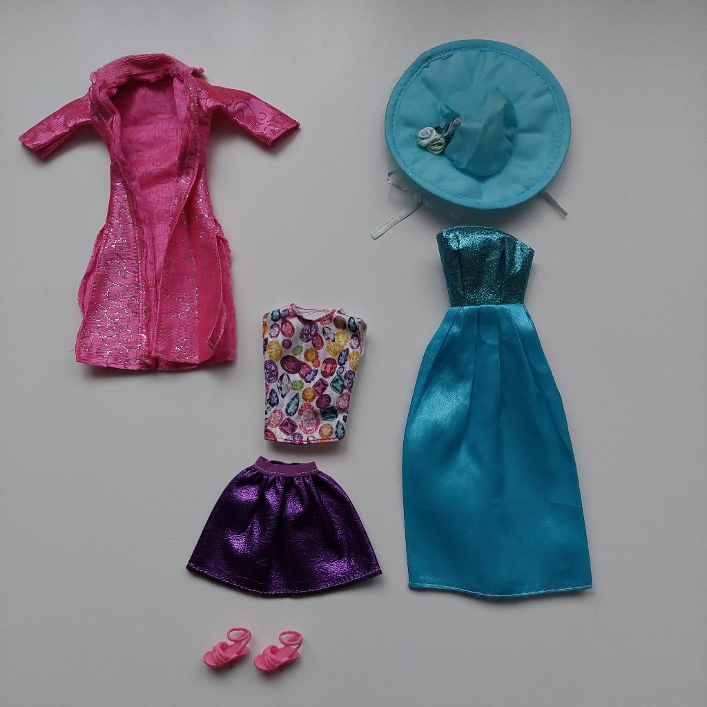Vêtements Barbie LOT 4, Enfants & Bébés, Enlèvement ou Envoi, Utilisé, Barbie
