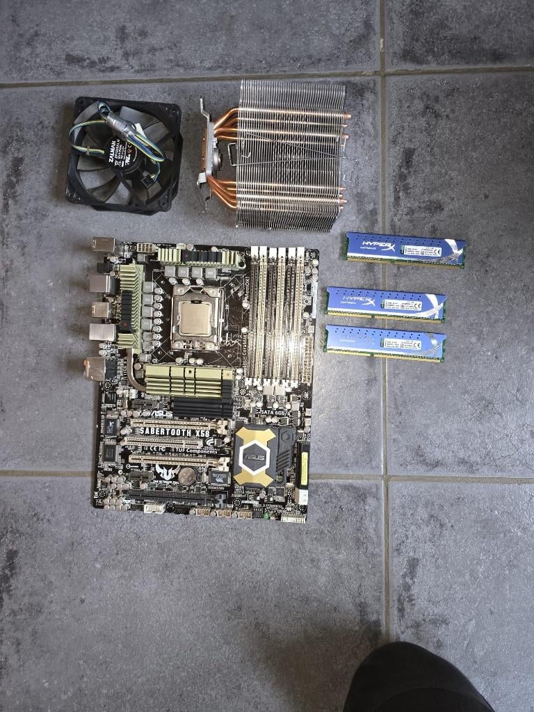 ASUS Sabertooth X58 tuf, Gebruikt, LGA 1366, DDR3, Ophalen of Verzenden