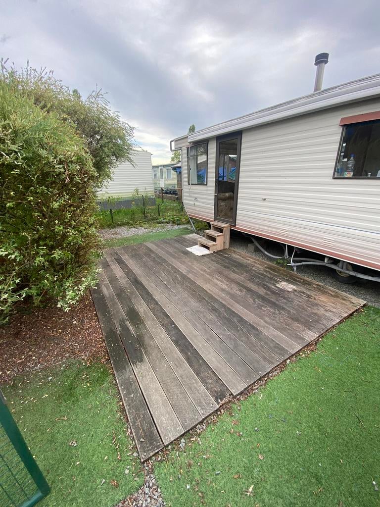 Comfortabele caravan te huur – rustige omgeving