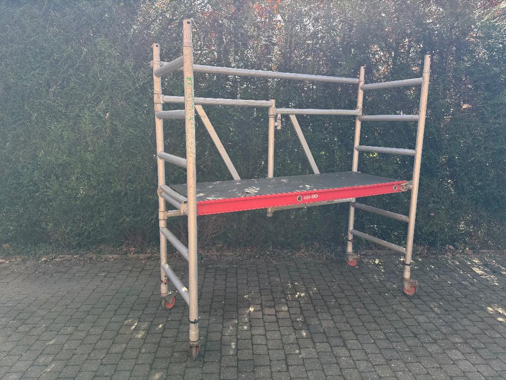 À VENDRE ECHAFAUDAGE ROULANT ALU, Bricolage & Construction, Enlèvement, Utilisé, Échafaudage fixe ou roulant, Moins de 2 mètres