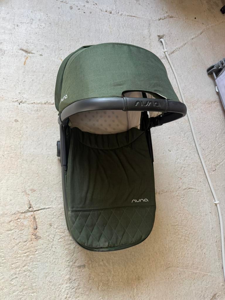 Nuna Demi Grow Reiswieg in de kleur Evergreen., Ophalen, Zo goed als nieuw