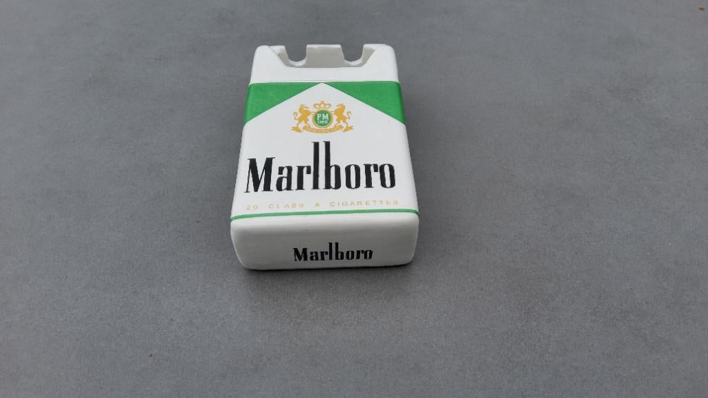 Marlboro cendrier. Voir description et photos SVP., Collections, Enlèvement ou Envoi