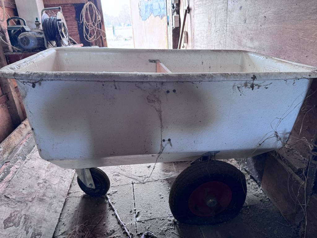 Polyester Voederbak op wielen, Dieren en Toebehoren, Ophalen, Zo goed als nieuw