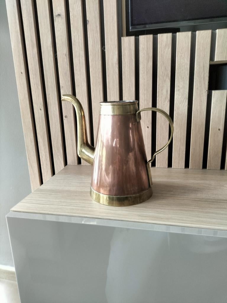 Cafetière en cuivre et laiton, Cuivre