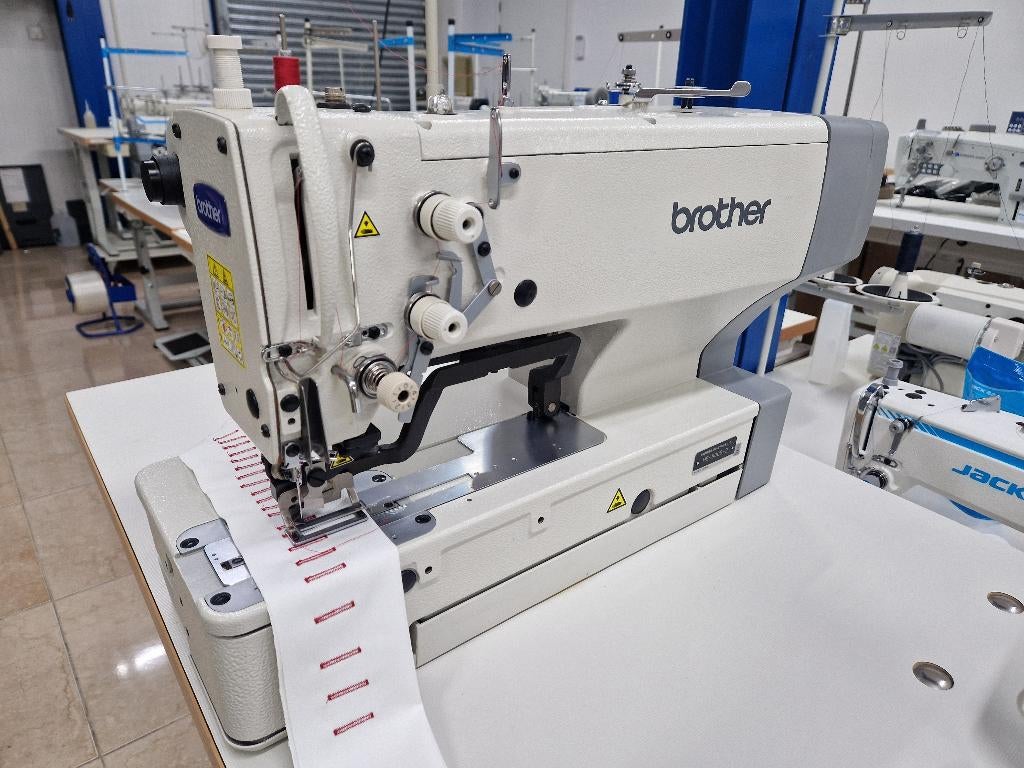 Brother HE-800B-2 Industriële Naaimachine, Machine à coudre, Industrie, Comme neuf, Enlèvement