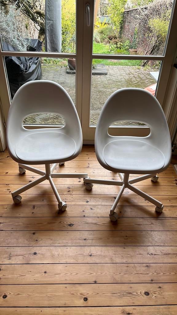 Lot de 2 chaises blanches à roulettes, Maison & Meubles, Enlèvement, Utilisé, Blanc, Chaise de bureau