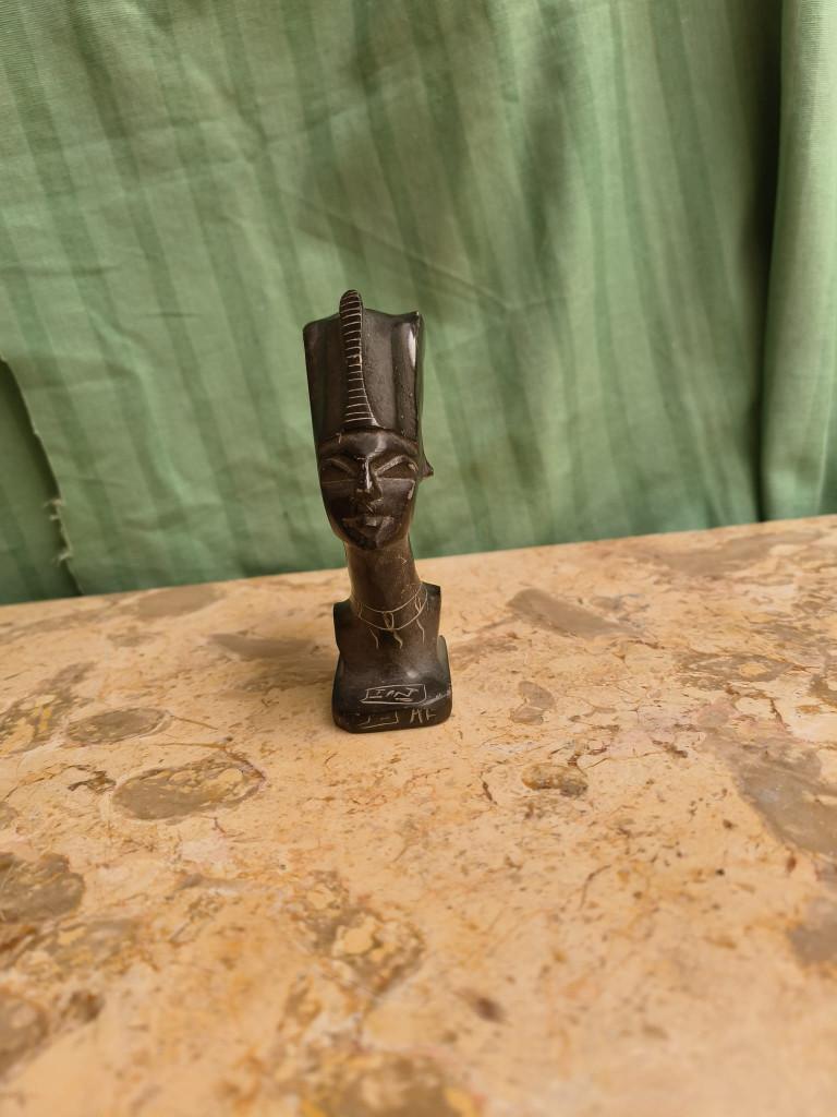 Klein zwaar stenen buste van Egyptische Koningin Nefertiti, Antiek en Kunst, Ophalen of Verzenden