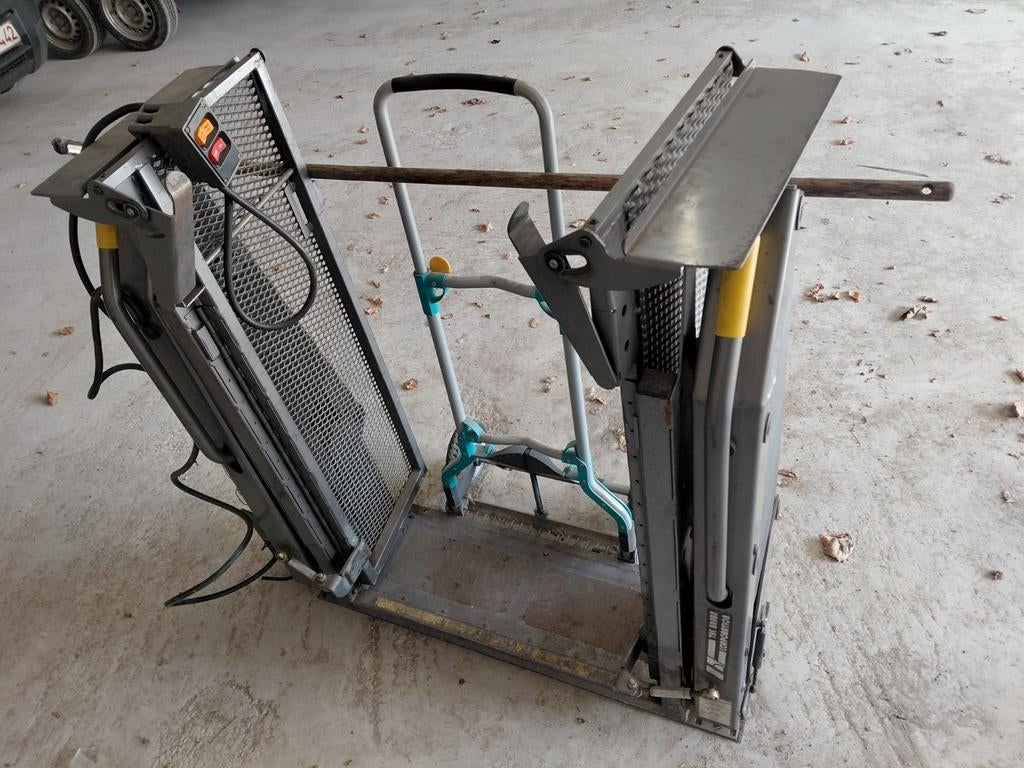Rolstoellift the braun corporation 115x115 cm, Ophalen