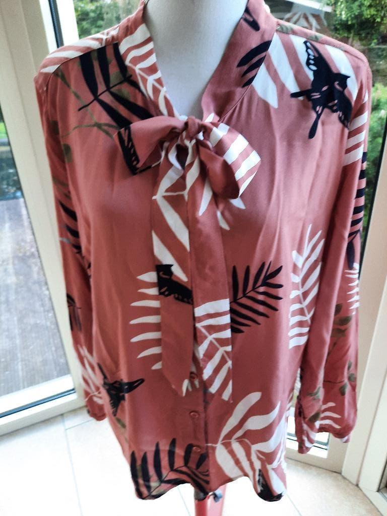 Charmante blouse ELVIRA - 44, Kleding | Dames, Blouses en Tunieken, Zo goed als nieuw, Maat 42/44 (L), Overige kleuren, Ophalen of Verzenden