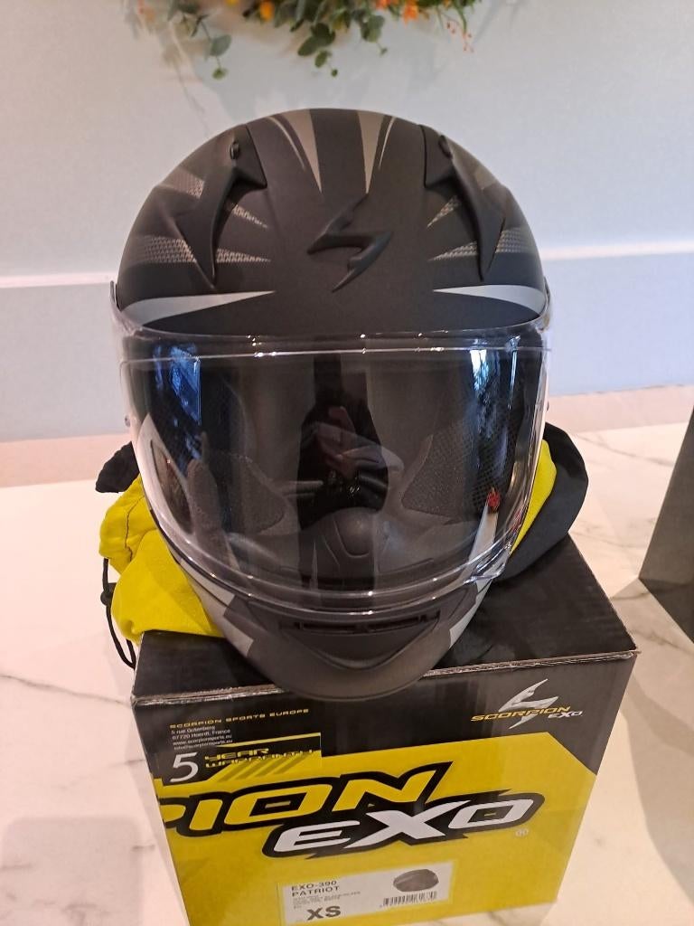 Scorpion EXO 390 motorhelm maat XS + handgreep riem, Motoren, Ophalen, XS, Kinderen