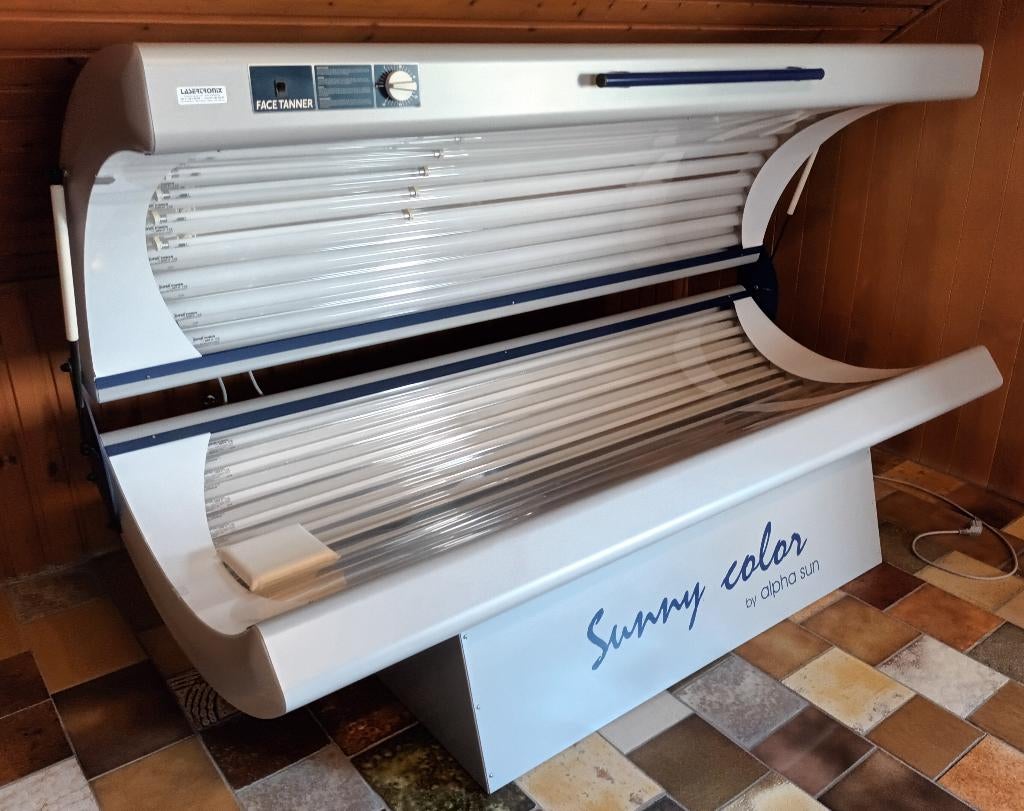 Zonnebank Sunny Color, Electroménager, Solarium, Banc solaire & Bronzage facial, Utilisé, Banc solaire double, 15 lampes ou plus