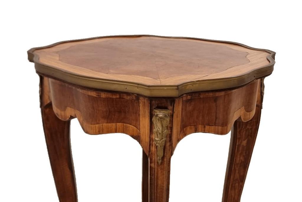 Meuble de marquetterie avec garnitures en bronze., Enlèvement ou Envoi