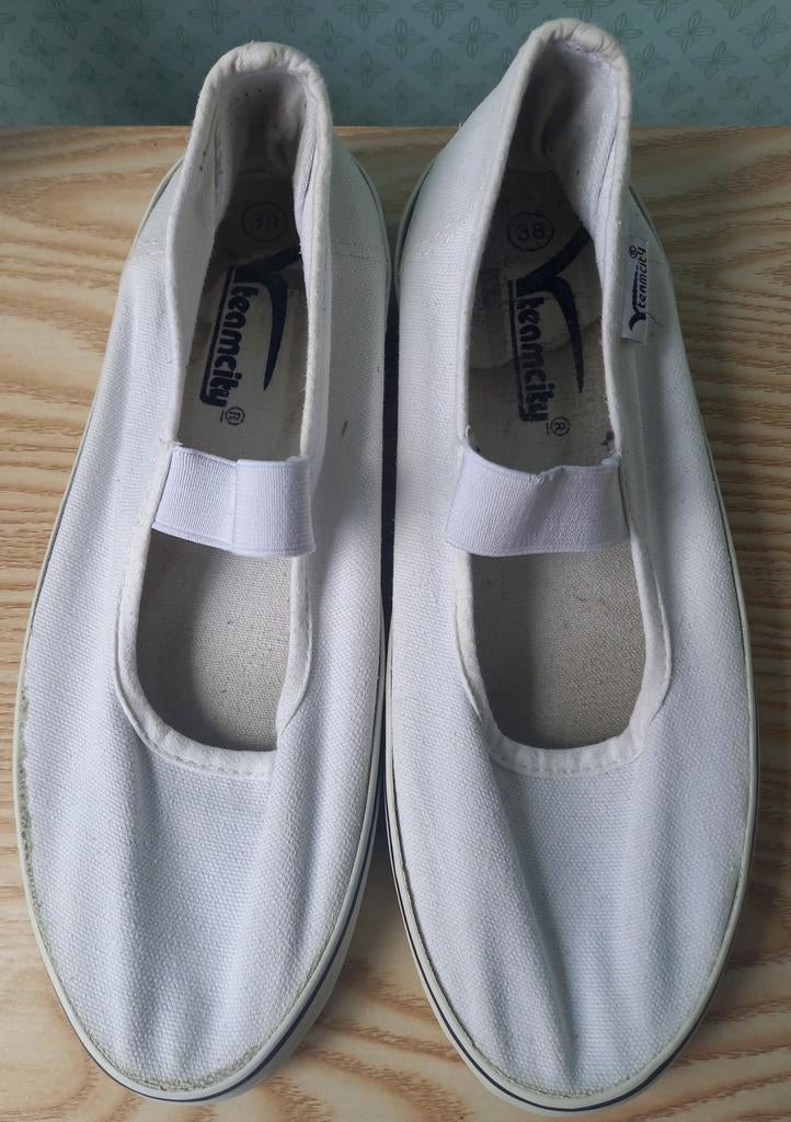 Witte turnpantoffels maat 38, Sport en Fitness, Turnen, Ophalen of Verzenden, Gebruikt, Wit, Turnschoenen