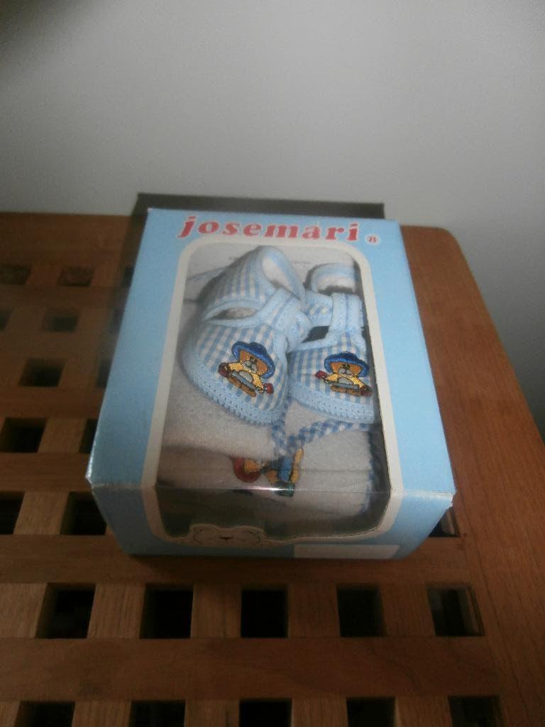 babyschoentjes maat 15 + slabber NIEUW, Kinderen en Baby's, Babykleding | Schoentjes en Sokjes, Ophalen of Verzenden, Nieuw