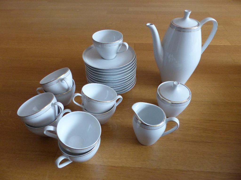 Schönwald porselein servies - stukken apart te koop, Huis en Inrichting, Ophalen, Zo goed als nieuw, Porselein, Compleet servies