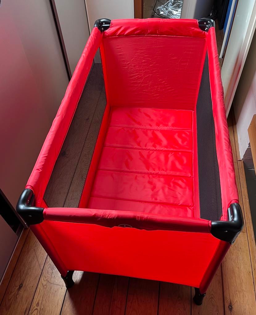 Reisbedje + matras, Ophalen, Zo goed als nieuw, Minder dan 140 cm, Matras