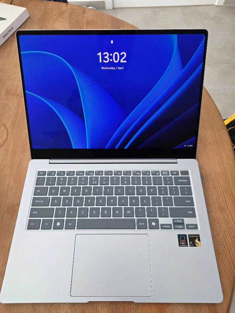 Samsung galaxy book 4 edge, Computers en Software, Ophalen, Qwerty, 13 inch, Met touchscreen