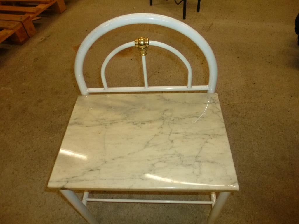 Design nachttafel in marmer en metaal., Huis en Inrichting, Slaapkamer | Nachtkastjes, Ophalen, Zo goed als nieuw