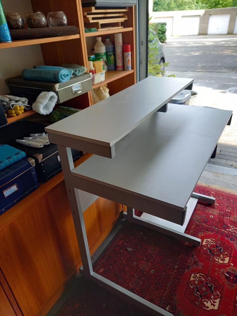 Bureau d'ordinateur différents compartiments de rangement, Enlèvement, Utilisé