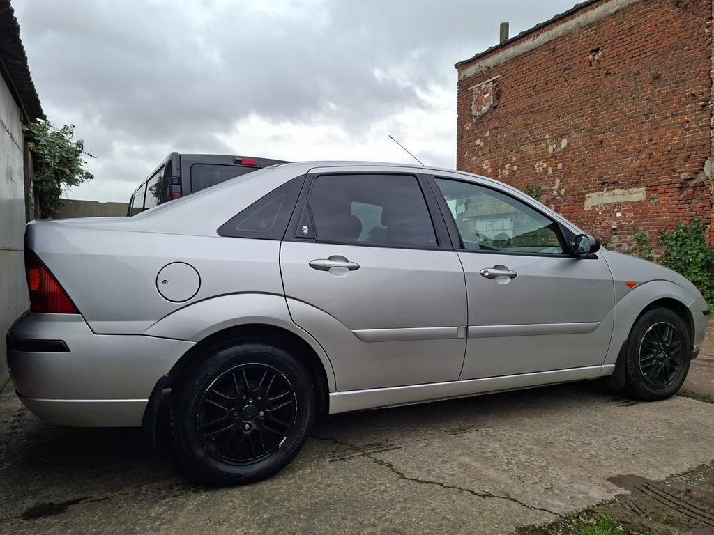 Ford Focus Ghia 1.6 essence 90dkm, Autos, Ford, Particulier, Focus, Essence, Berline, Boîte manuelle, Enlèvement