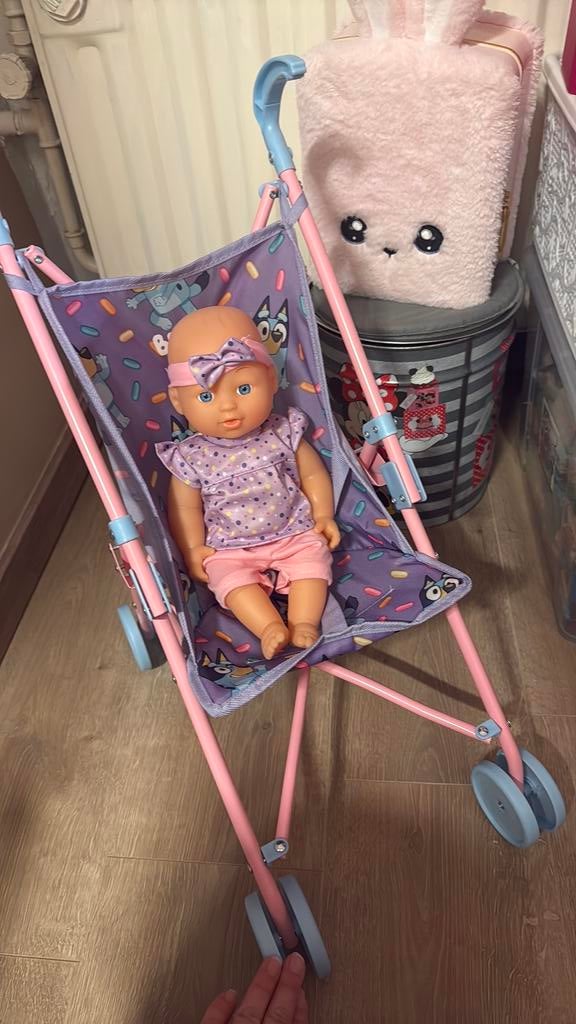 Kinderwagen met pop, Ophalen, Zo goed als nieuw
