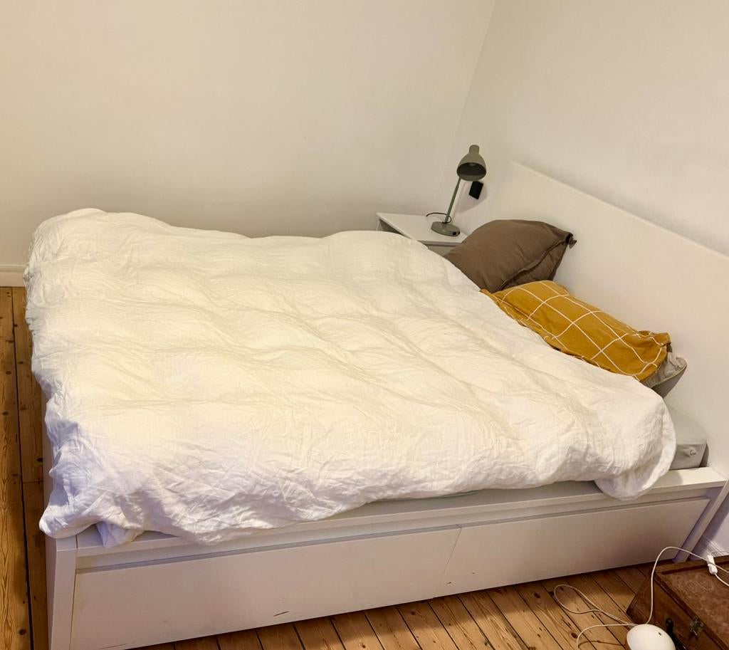 Bed MALM, 4 drawers, 140 x 200 + mattress + night table, Maison & Meubles, Enlèvement, Comme neuf