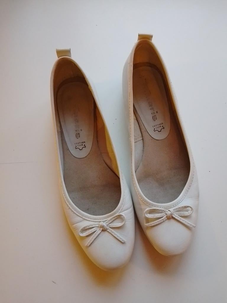 Witte pumps Tamaris, platte hakken, maat 38, Tamaris, Pumps, Wit, Ophalen of Verzenden