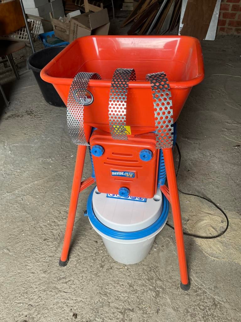 Novital Davide 4V graanmolen 550 W, Ophalen, Zo goed als nieuw