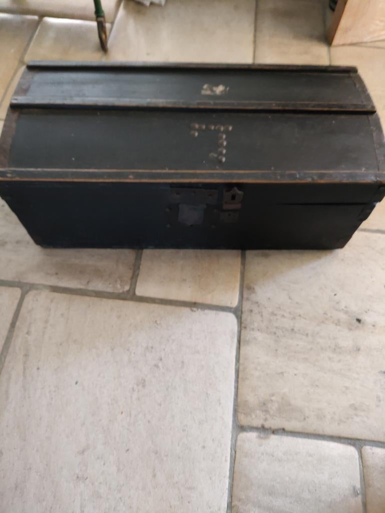 verzorgde kleine houten oude zwarte koffer, Enlèvement, Utilisé