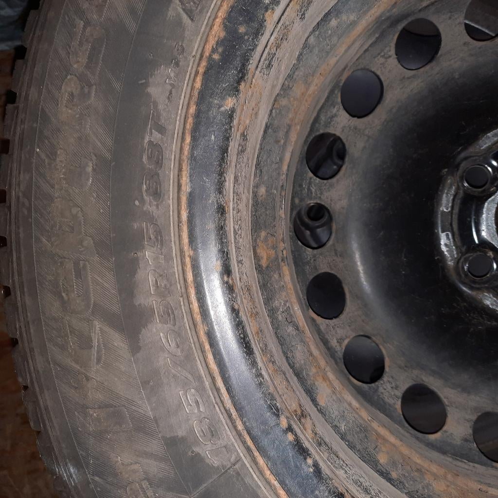 Jantes 5/100 avec pneus hiver pour Volkswagen Polo 2021