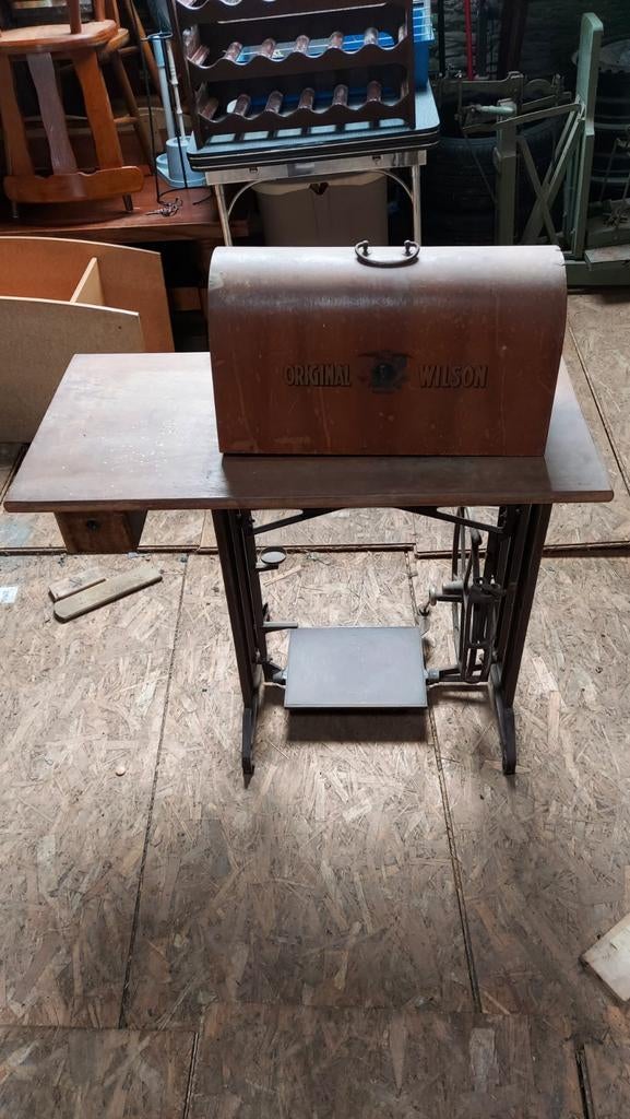 Ancienne machine a coudre original Wilson., Antiquités & Art, Antiquités | Machines à coudre, Enlèvement