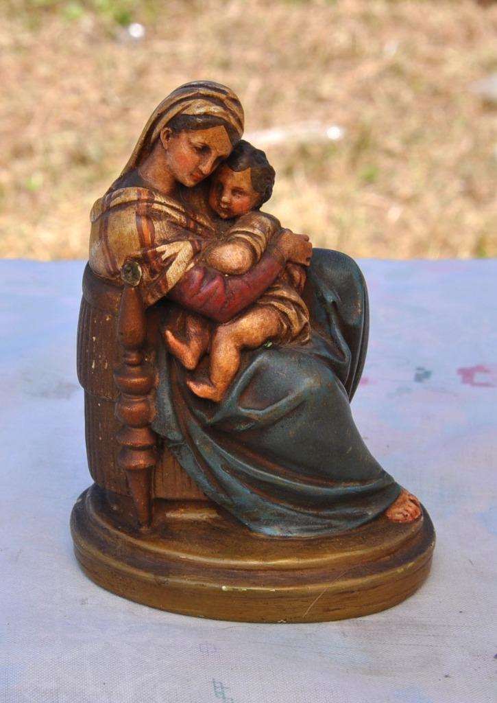 statue vierge a l'enfant sur chaise en platre coloré, Enlèvement ou Envoi