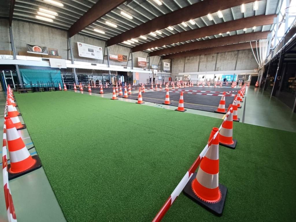 Gazon artificiel / sprinttrack 2m x 20m (Unicolor) (occa), Info@kriden.be, Enlèvement ou Envoi, Belgique, Comme neuf