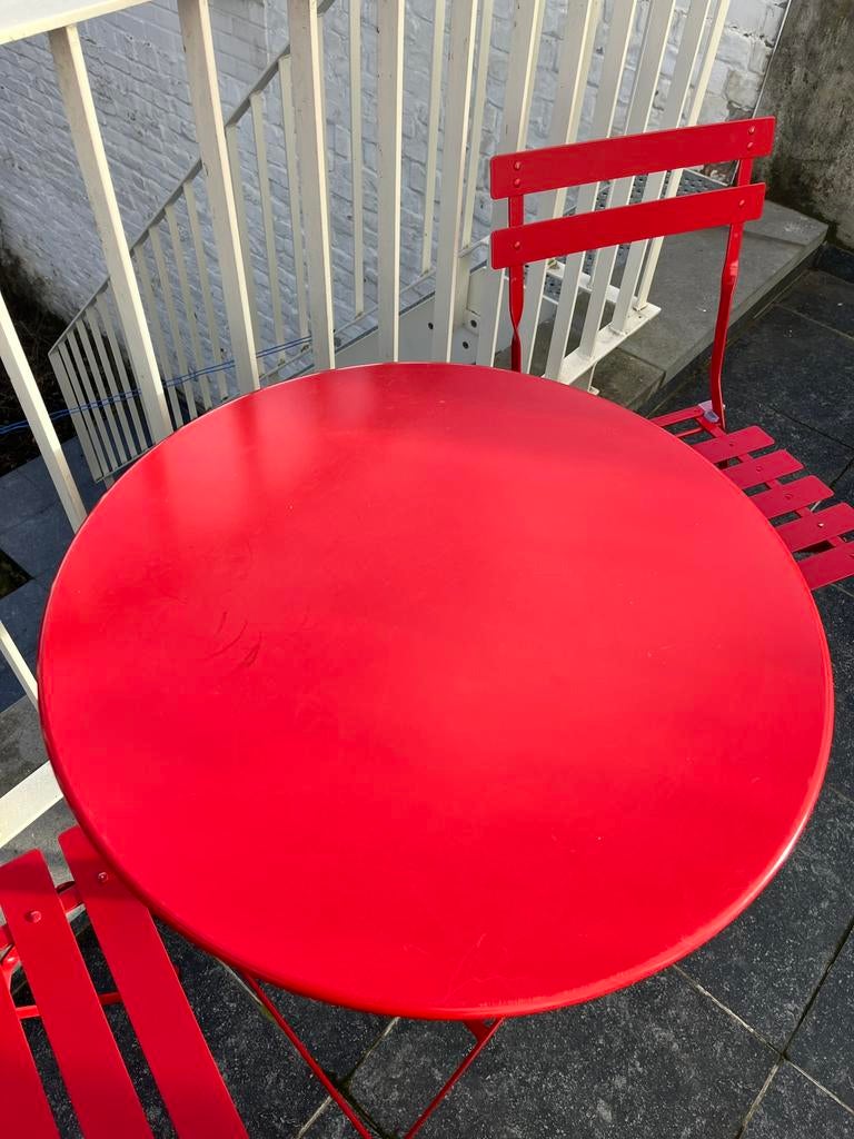 Te koop plooibare rode bistro tafel en stoeltjes, Ophalen, Gebruikt