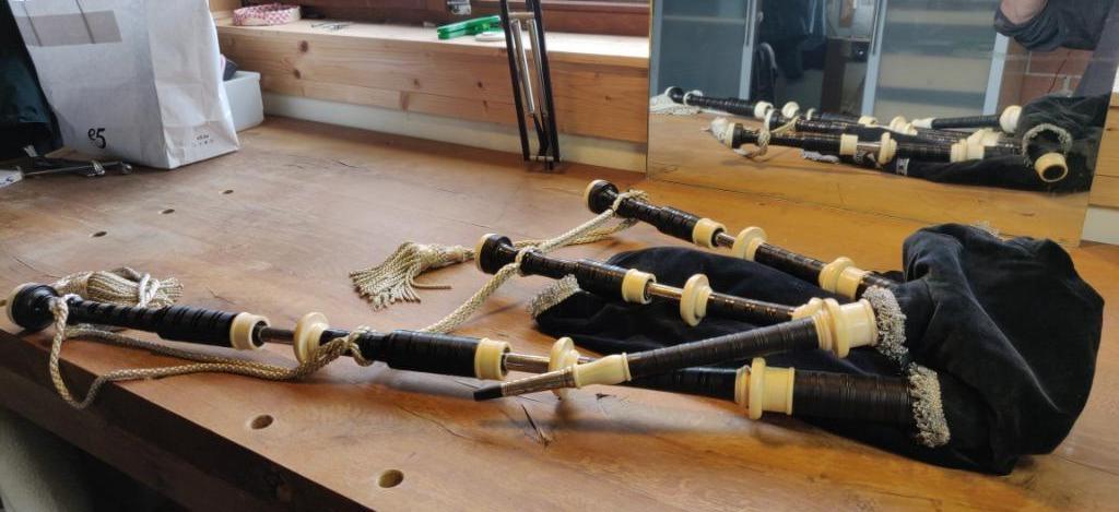 Cornemuse P. Henderson, Enlèvement, Utilisé, Bois