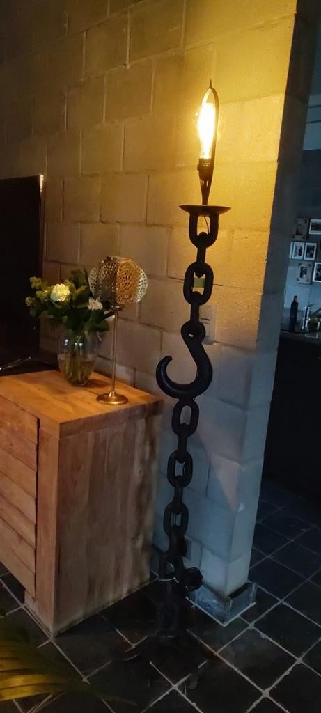 Belle lampe sur pied unique en chaîne de fer soudée, Antiquités & Art, Enlèvement ou Envoi