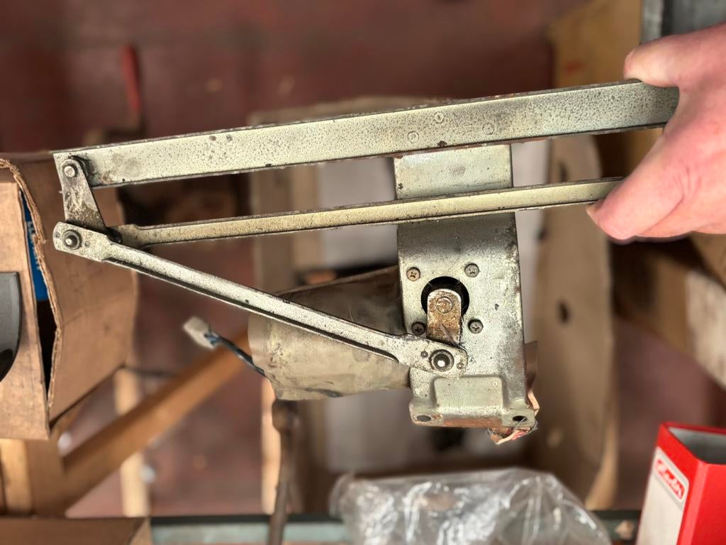 Mécanisme complet de balayeuse de pare-brise pour Mazda 1200, Autos : Pièces & Accessoires, Enlèvement ou Envoi, Mazda