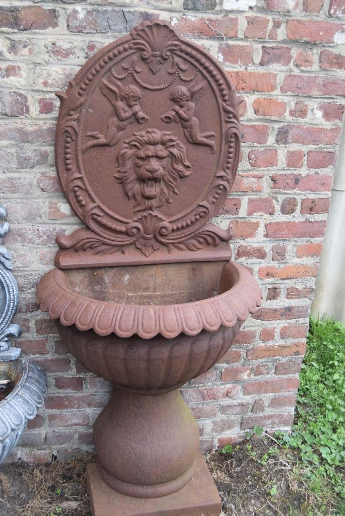 Gietijzeren muurfontein, Ophalen, Gebruikt, Gietijzer, Fontein