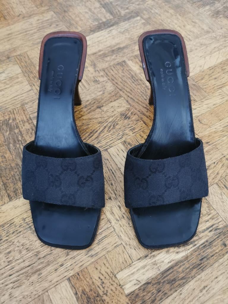 Mules Gucci, Enlèvement ou Envoi, Porté, Noir