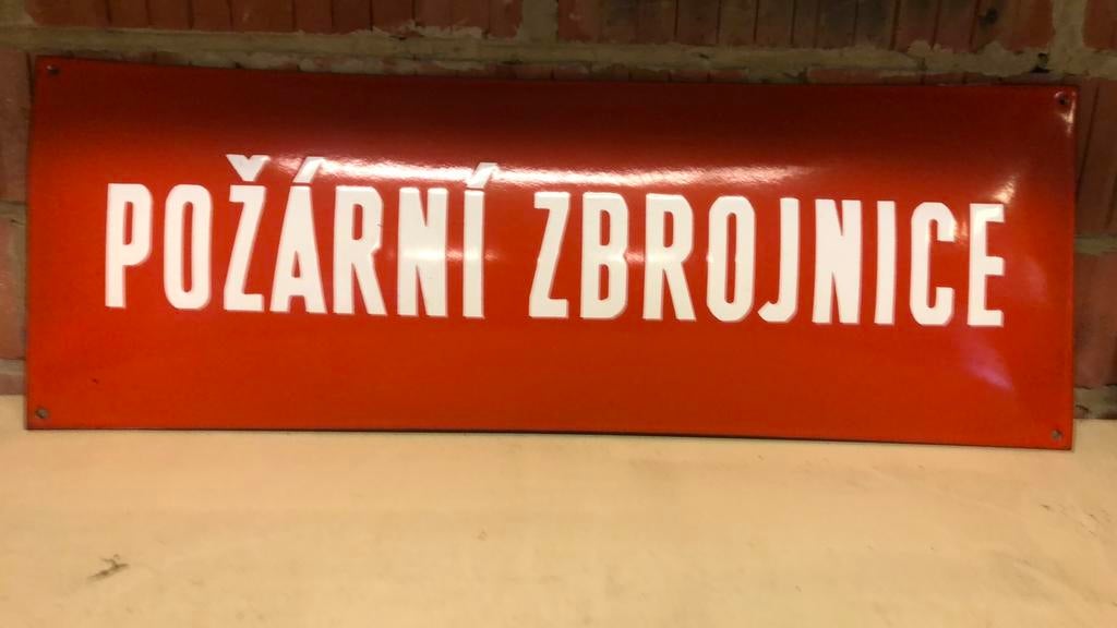 Caserne de pompiers tchèque en émail, Enlèvement