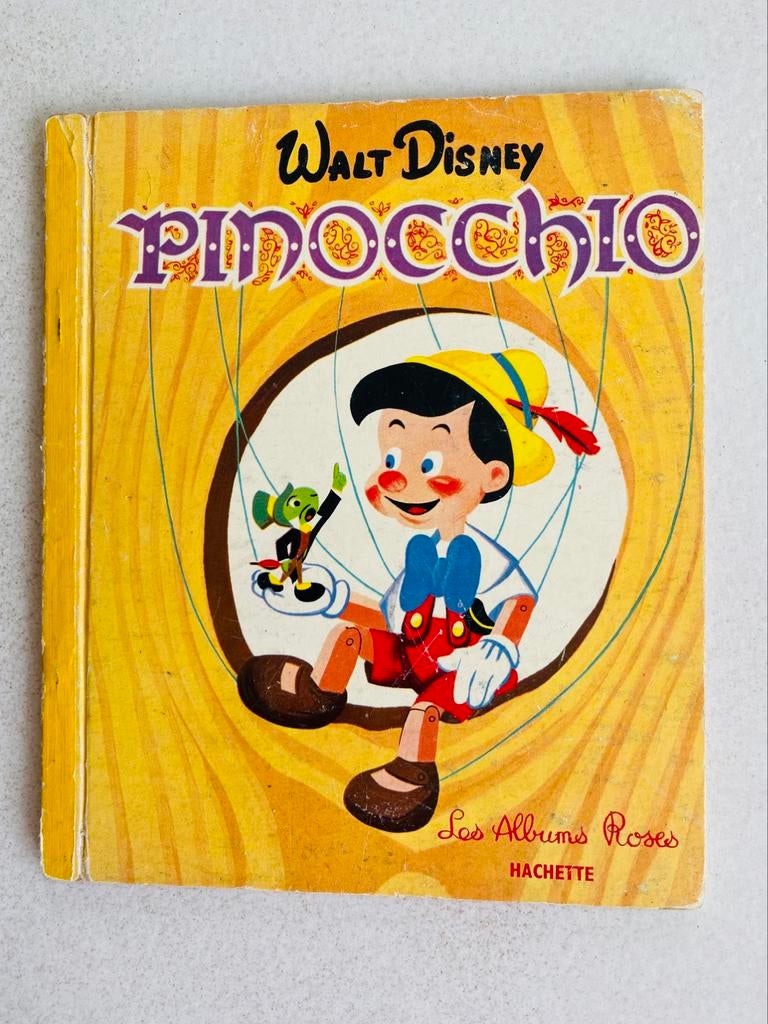 Livre - Pinocchio - W Disney - vintage de 1963, Collections, Disney, Enlèvement ou Envoi, Peter Pan ou Pinocchio, Utilisé, Papier, Carte ou Papeterie