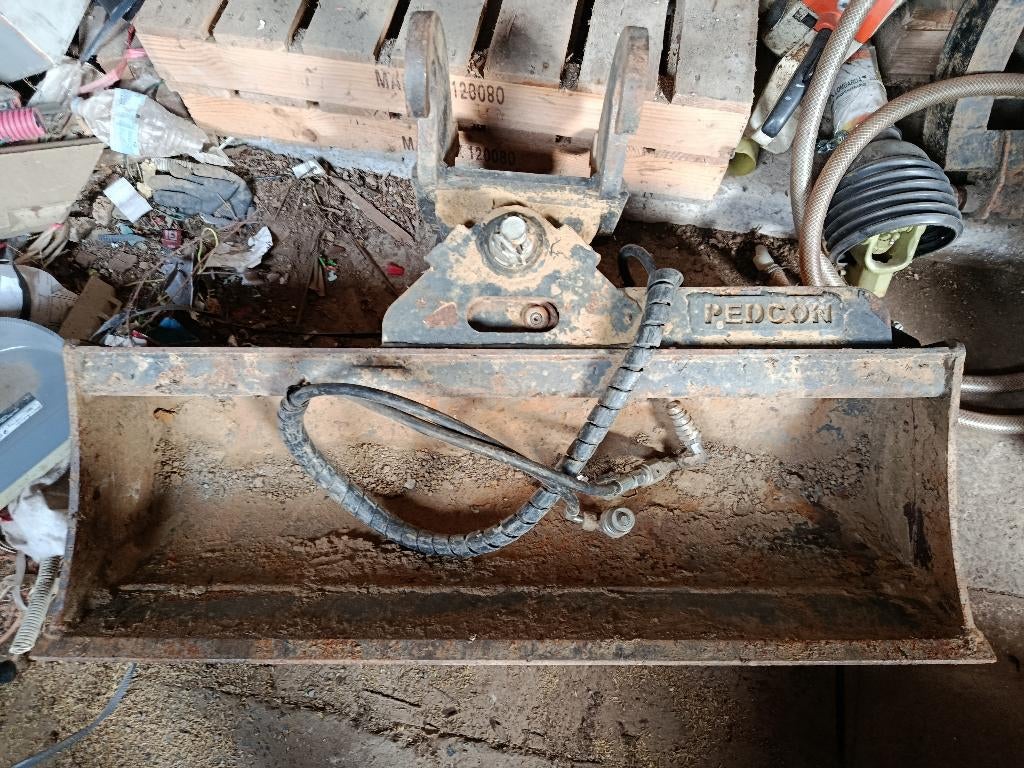 bac inclinable 1m cw05, Articles professionnels, Machines & Construction | Grues & Excavatrices, Enlèvement