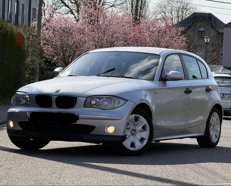 BMW serie 1 118D (117900km), Auto's, BMW, 1 Reeks, Zwart, https://public.car-pass.be/vhr/dabfcead-49ba-46fa-8de1-43a2659e624e